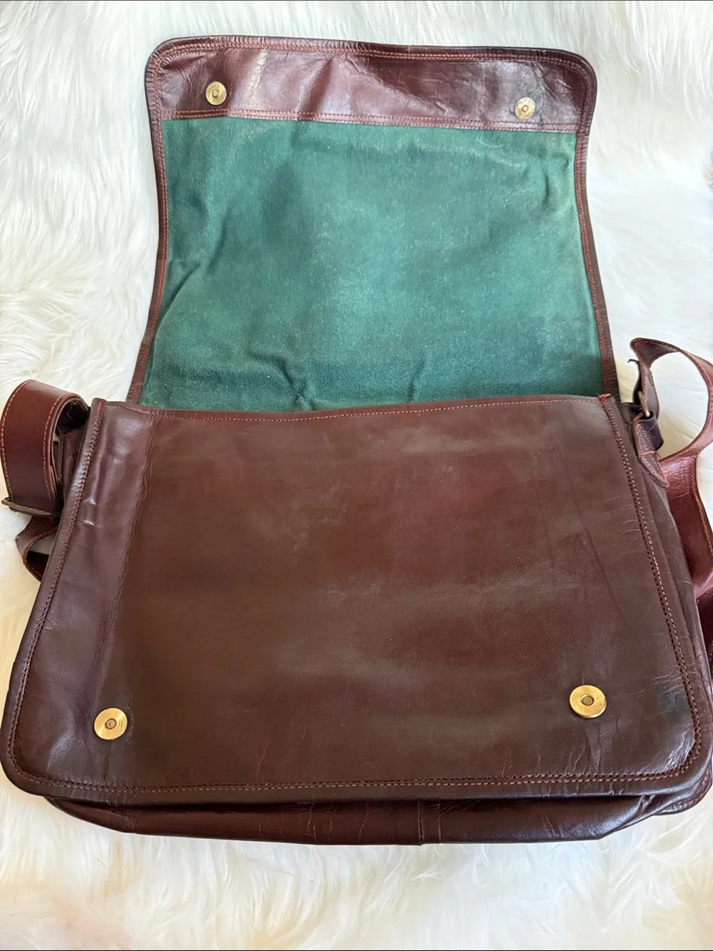 Kodiak Leather Messenger laptop case